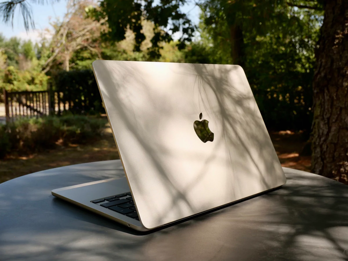 Apple: poate viitorul MacBook Air de 15″ sa stimuleze vanzarile?