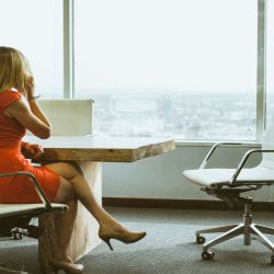 Cum sa ai o tinuta relaxata la birou