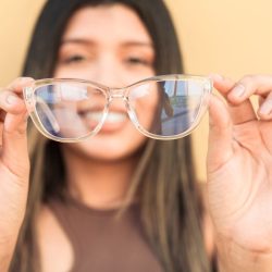 Ce inseamna sa suferi de miopie si cat de mult iti afecteaza viata